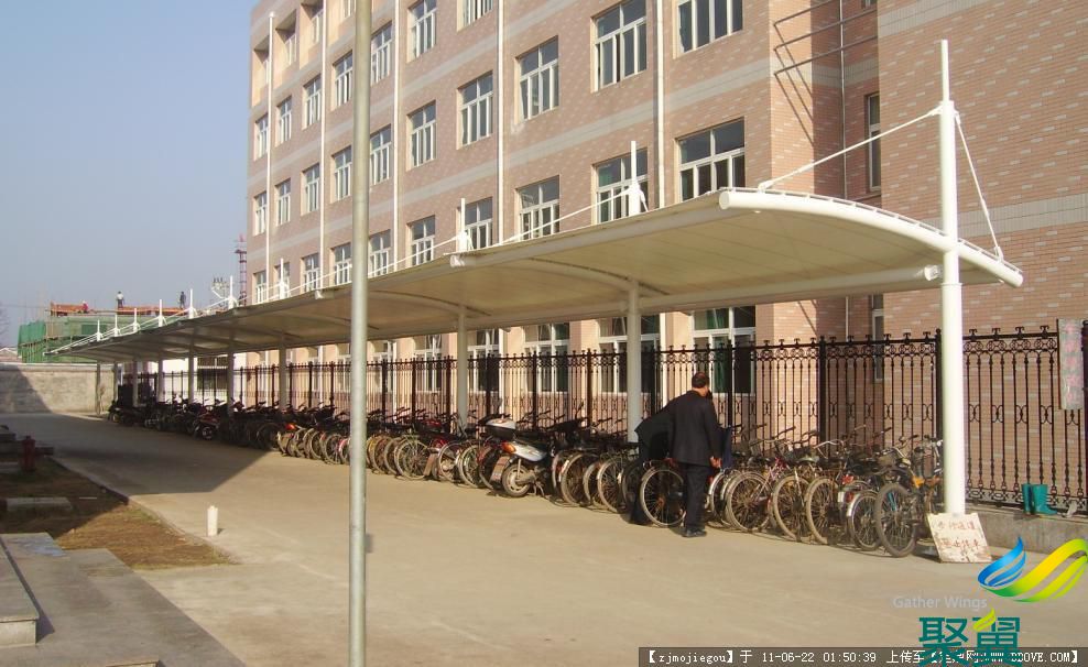 膜結構自行車棚