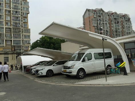 新虹社區膜結構車棚白色_社區車棚造型獨特_車棚簡約