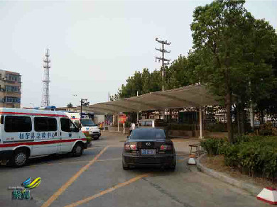 醫院停車棚抵御天氣，醫院停車棚控制光的透射和反射   