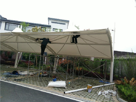 上海浦東膜結(jié)構(gòu)車棚膜材 膜結(jié)構(gòu)車棚色彩感好